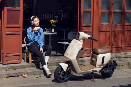 河内1.5分彩:小牛电动发布B2胡椒白全新配色,两轮电自市场掀起精致复古风潮